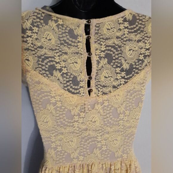 Finn and Clover yellow lace dress - Picture 2 of 6
